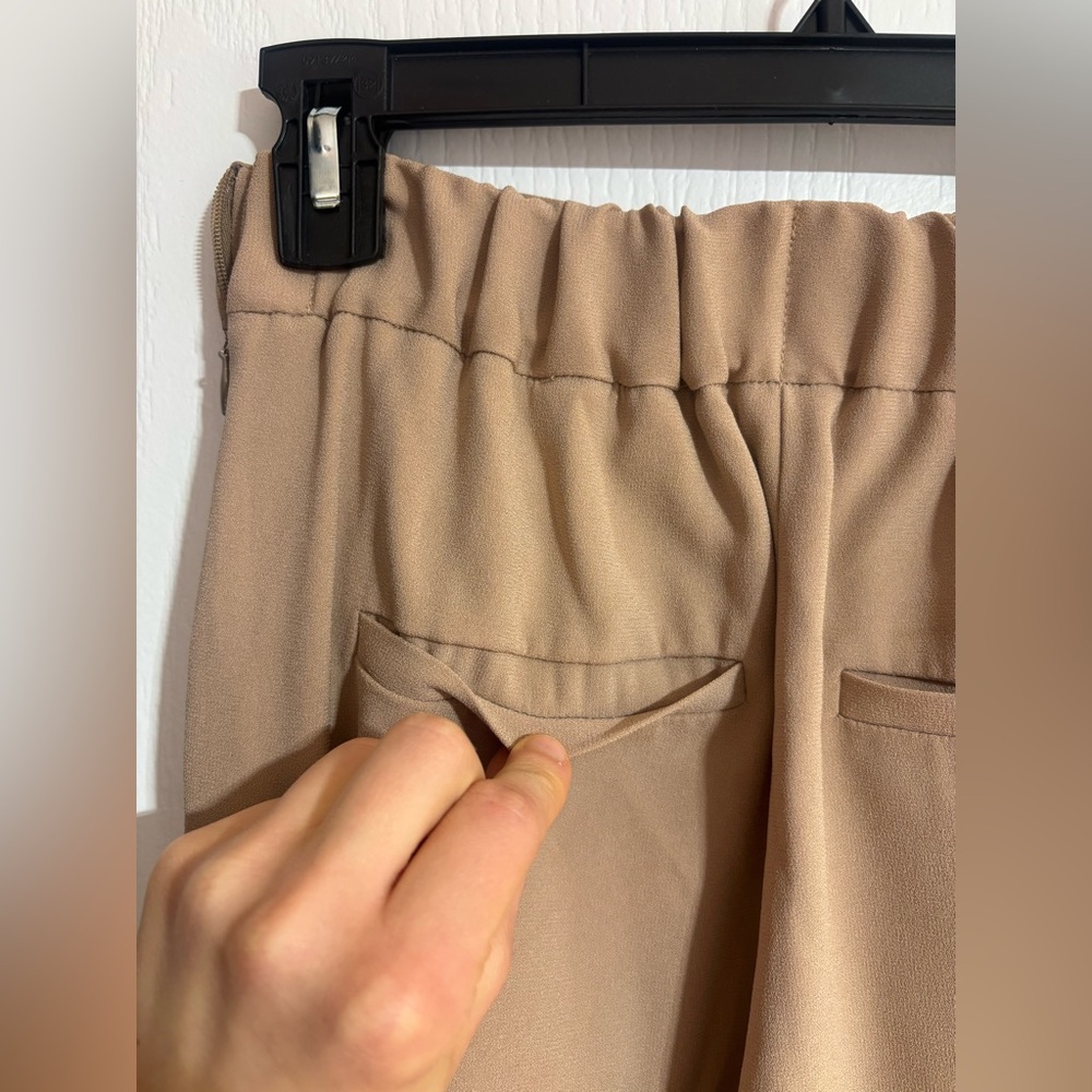 Aritzia Babaton Crepe Tio Wide Leg Pleated High Waisted Pockets Tan Pants Size 4 - Picture 8 of 10